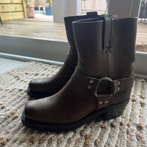 NWOT Frye Harness Boots